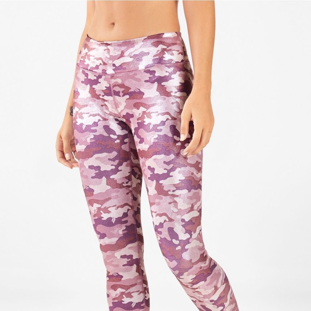 Fabletics mid rise printed powerhold legging !!